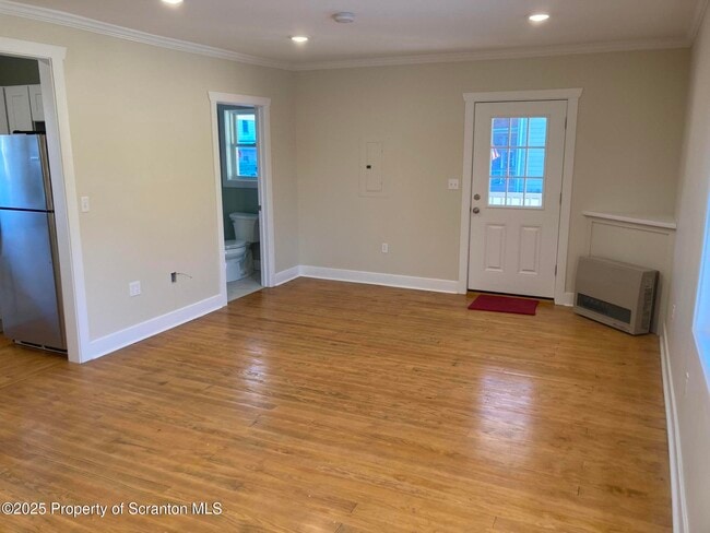 Building Photo - 402 N Valley Ave
