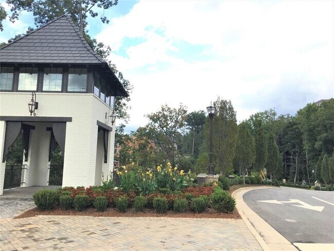 Building Photo - 6715 Encore Blvd