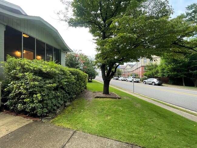 Front yard/sidewalk - 908 Oxmoor Rd