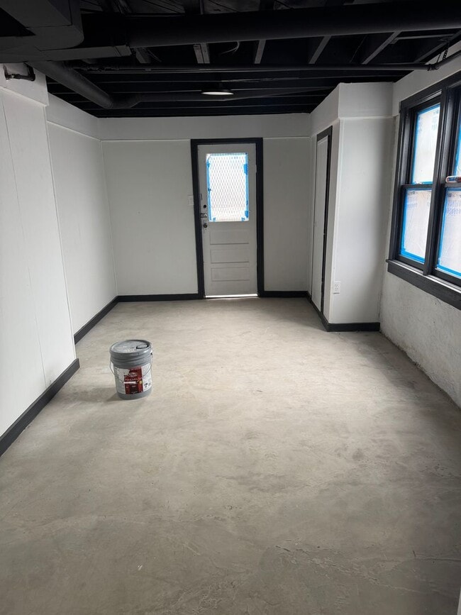 Building Photo - 3079 N 21 St