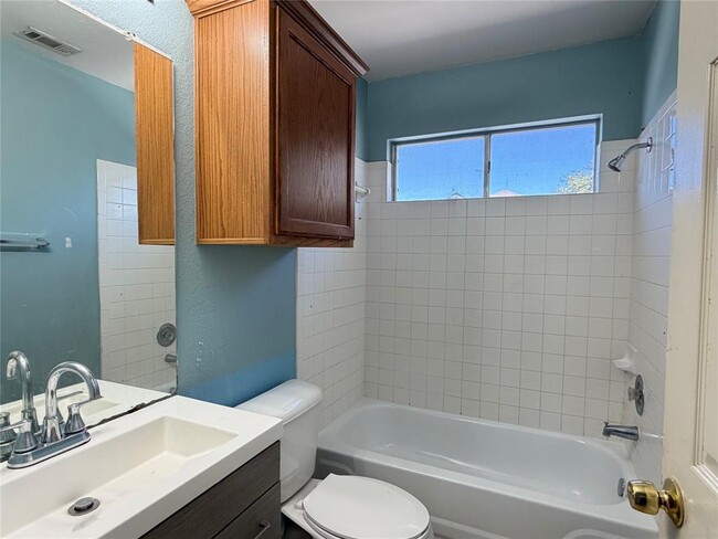 Building Photo - 17923 Loch Linnhe Loop