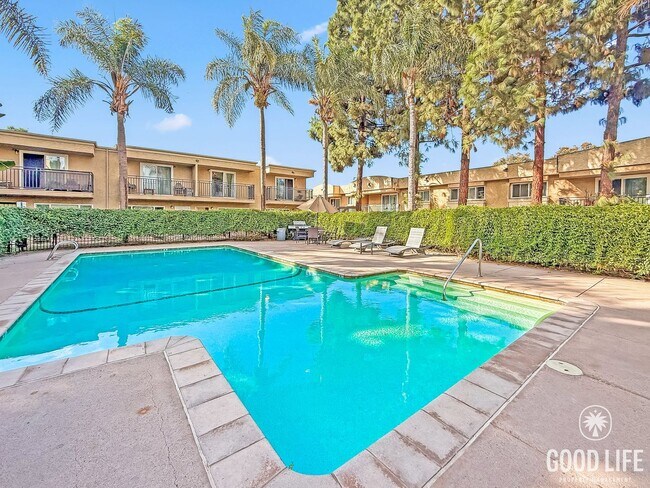 Building Photo - Updated 2BR/1.5BA Condo in Spring Valley Available Now!