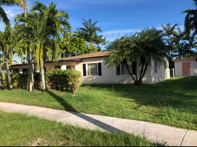 Building Photo - 14321 Boggs Dr