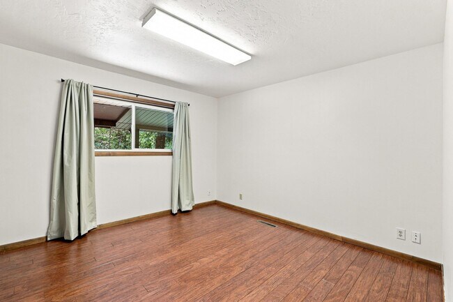 Building Photo - 650 Canyon Rd