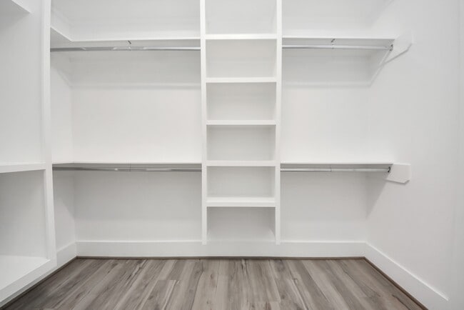 Building Photo - 604 W 28th St