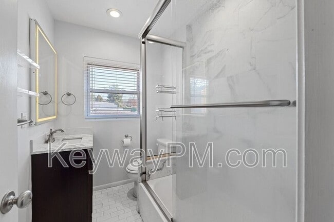 Building Photo - 501 Milledge Rd