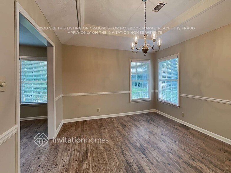 Building Photo - 561 Black Creek Dr