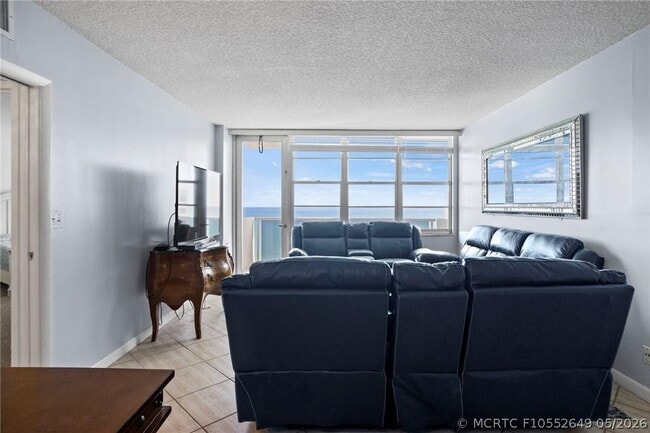 Building Photo - 3725 S Ocean Dr