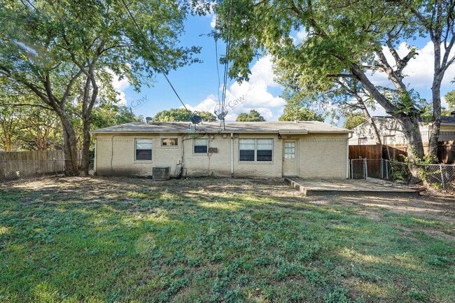 Building Photo - 3204 Caribbean Dr