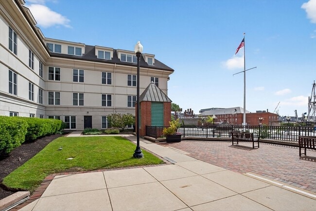 Building Photo - 73 Chelsea St