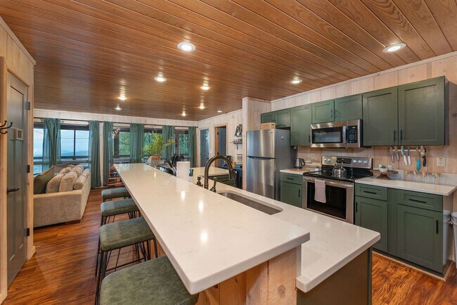 Building Photo - 401 Lookout Dr