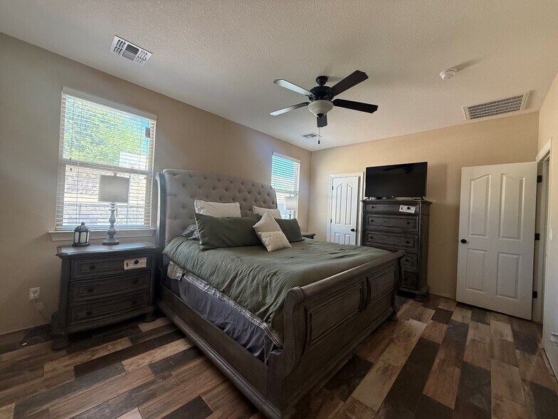 Building Photo - 13215 Emerald Isle St