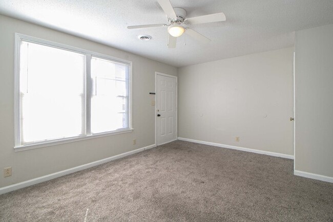 Building Photo - 810 Golf View Pl