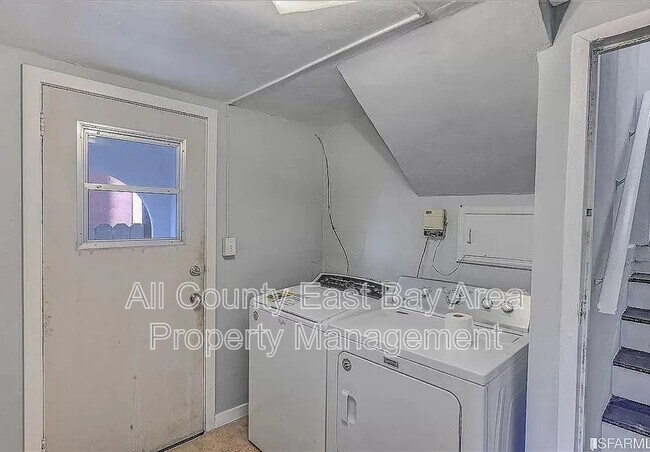 Building Photo - 716 Gateview Ave