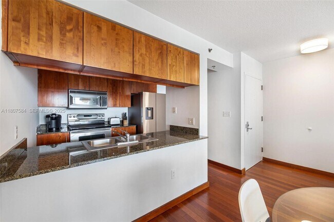 Building Photo - 1200 Brickell Bay Dr