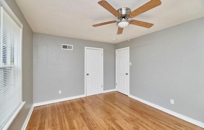 Building Photo - 7361 Melrose Ave