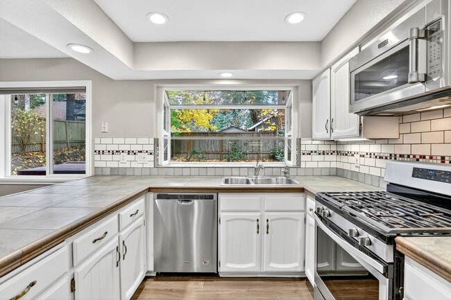 Building Photo - 13525 SW Roan Ct