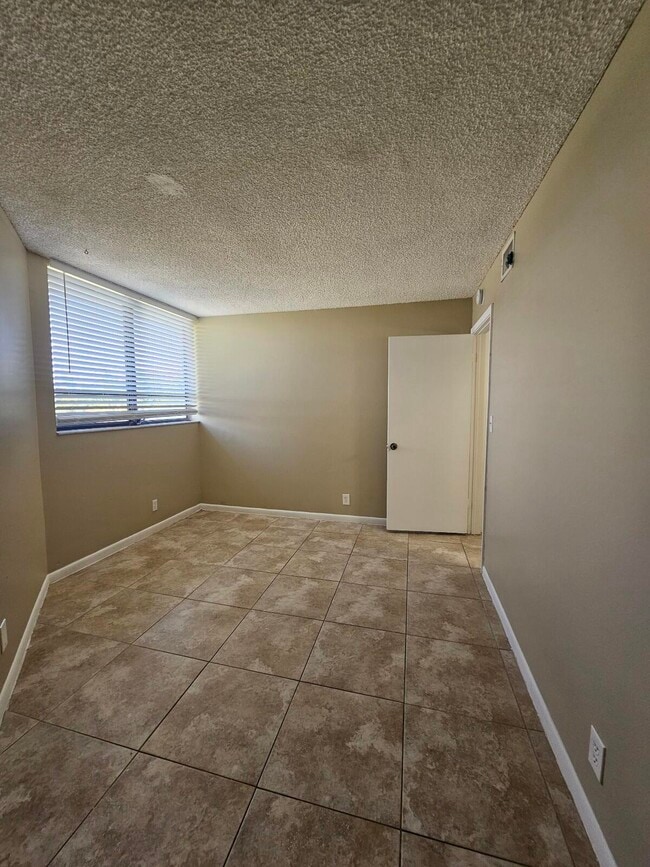 Building Photo - 1750 N Congress Ave