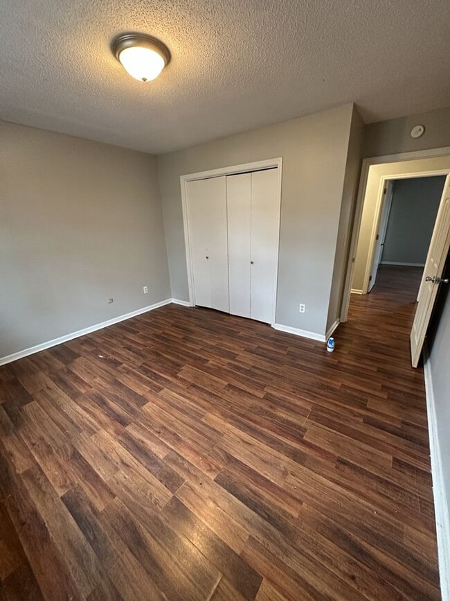 Building Photo - 3 Bedroom Townhome in Hixson Tennessee! Pet-friendly!