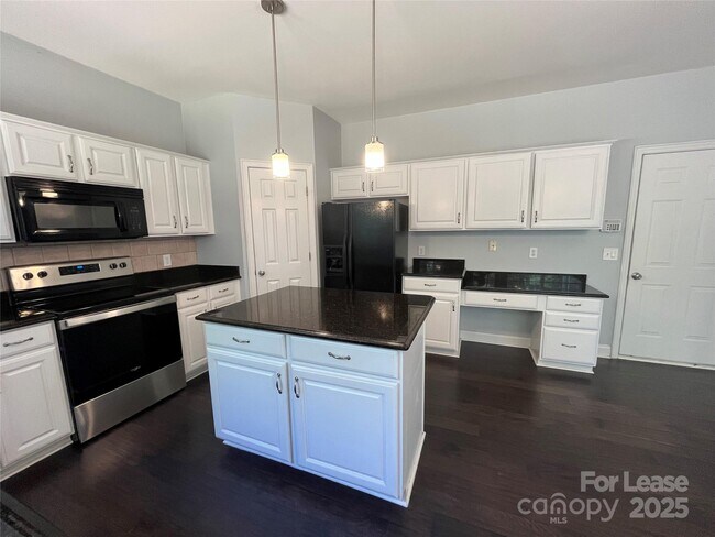 Building Photo - 8601 Fieldcroft Dr