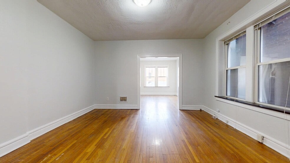 Building Photo - 3704 Fairview Ave