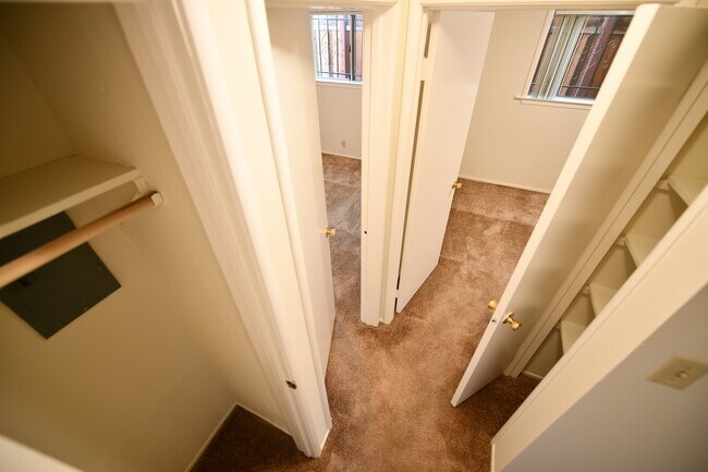 Building Photo - 524 E 17th St