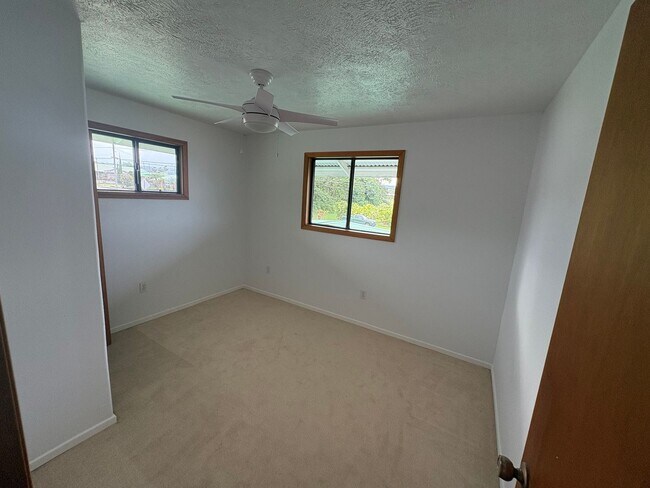 Building Photo - Beautiful 2 bedroom, 1.5 bath located in central Hilo town