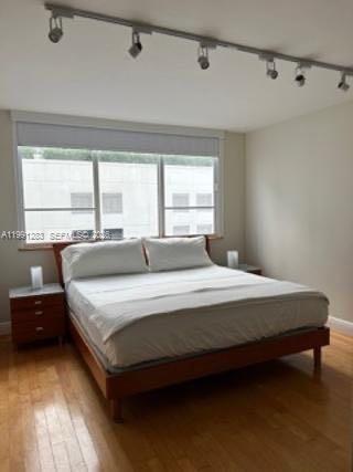 Building Photo - 5005 Collins Ave