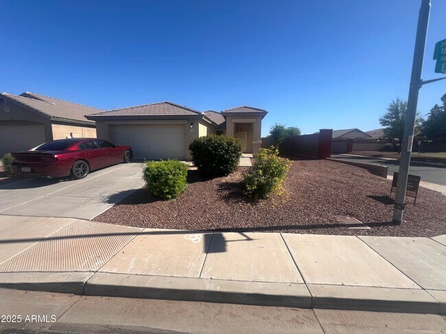 Building Photo - 10833 W Elm Ln