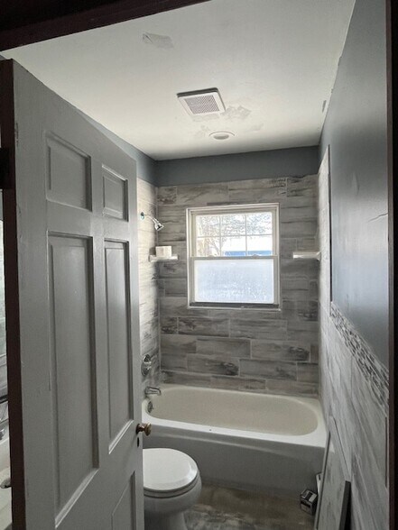 Building Photo - 45883 Cass Ave