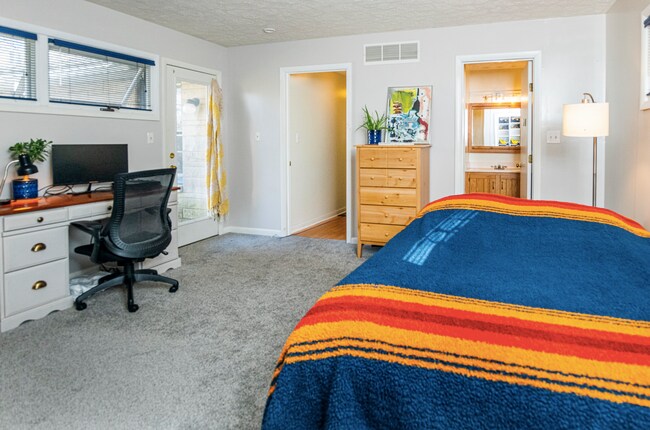 Building Photo - 314 S Arbutus Dr