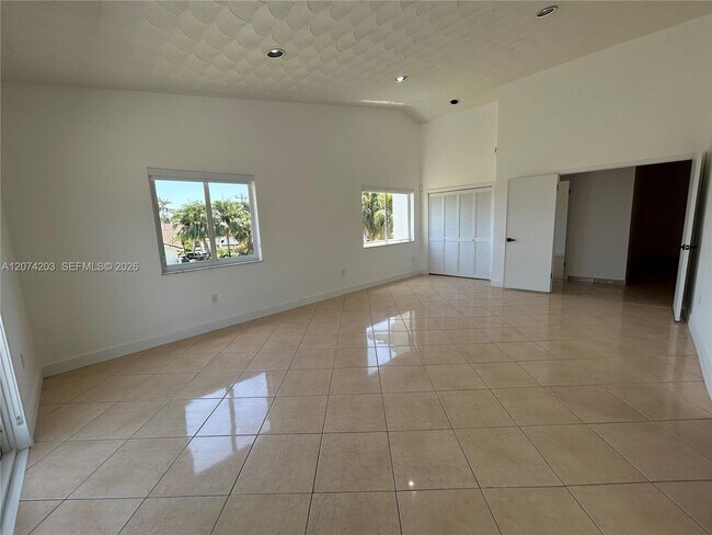 Building Photo - 6611 SW 99th Ave