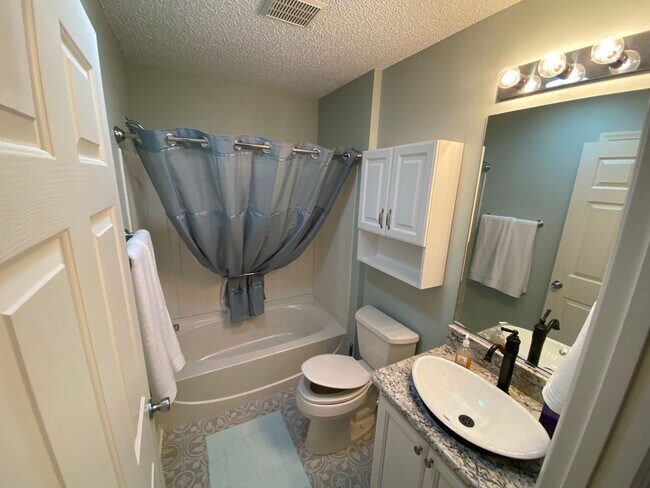 Building Photo - Beautiful ANNUAL, Fully Furnished, turnkey 3 Beds & 2 Baths in The Village of Sabal Chase