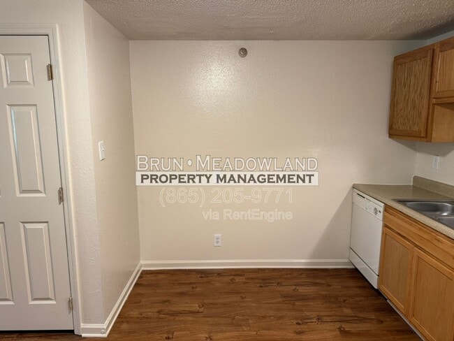 Building Photo - 436 E Red Bud Rd