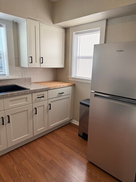 Building Photo - 509 E Mill St