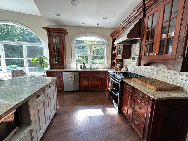 Building Photo - Five Bedroom Home on Almost Two Acres!