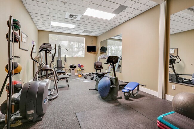 Building Photo - Views of Lake Union Gorgeous 2 bedroom with 2 decks