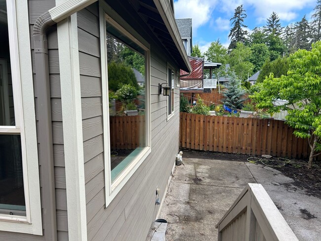 Building Photo - One Level and Backs To Greenspace