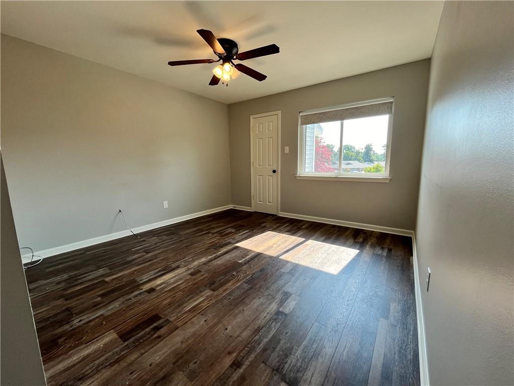 Building Photo - 382 Fairway Dr