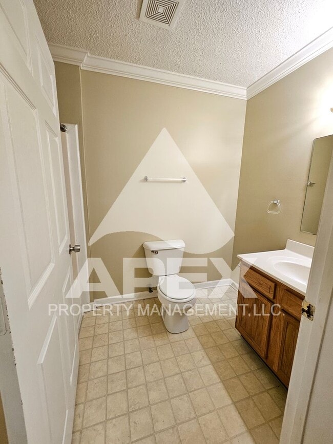 Building Photo - MOVE-IN SPECIAL!! NO RENT UNTIL MAY! - 3 Bd | 2 Ba Top Floor Condo in West Knoxville!