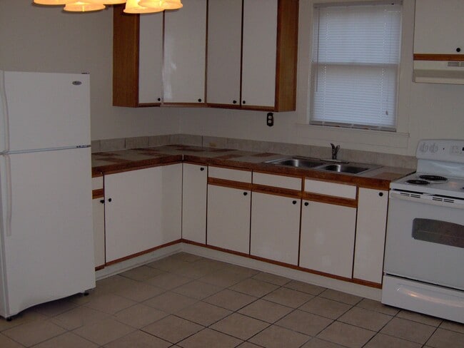 Kitchen - 312 Creps St