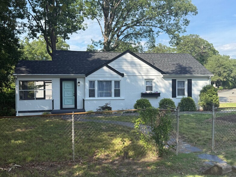 Building Photo - 9000 Gayton Rd