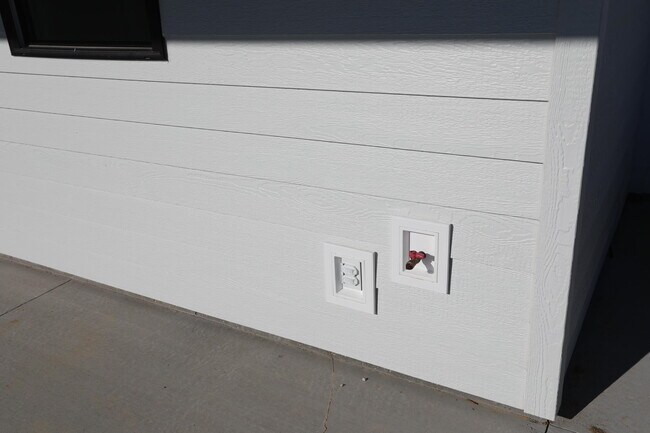 Building Photo - 4400 Kingston Heath Dr