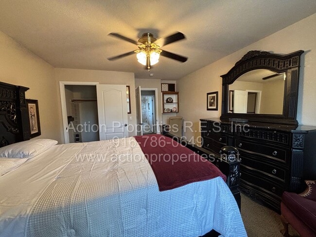 Building Photo - Gorgeous Villa - 3 Bed, 2.5 Bath - Beautiful Views - Highly Desirable Neighborhood!