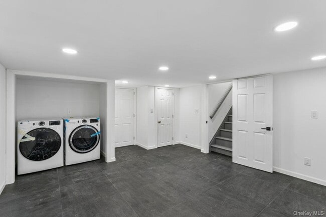 Building Photo - 98 Rose Pl