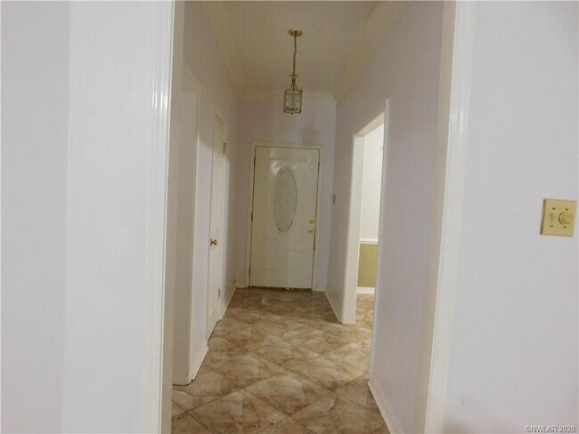 Building Photo - 407 Summit Dr