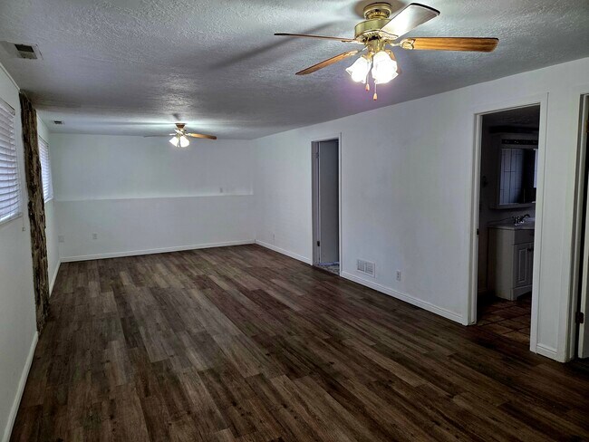 Building Photo - 1968 E 5850 S