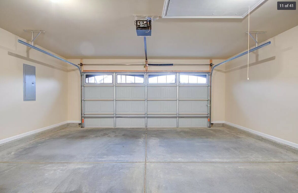 Building Photo - 103 Rainwood Dr SW