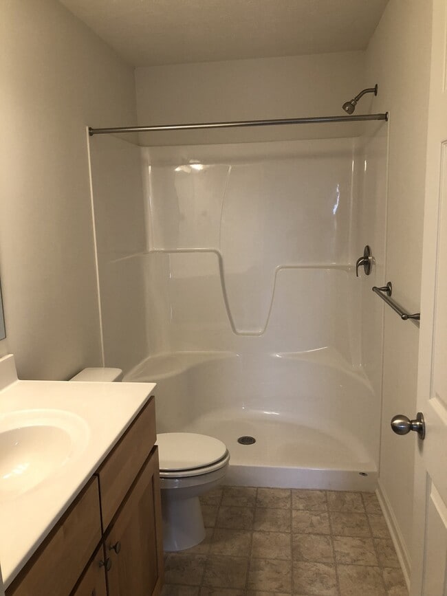 Building Photo - Two Master Suite Apartment Townhouse