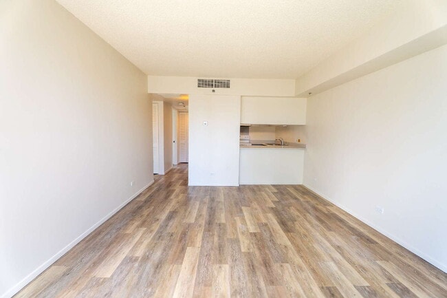 Building Photo - 745 Isenberg St